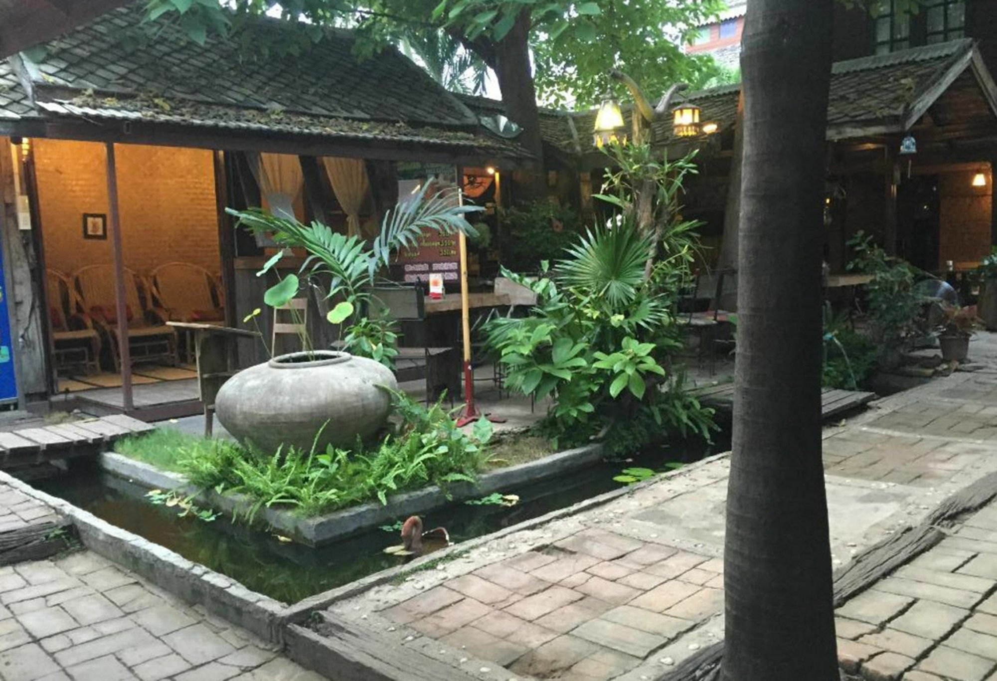 Baanlansa Bed&Bar Chiang Mai Exterior foto